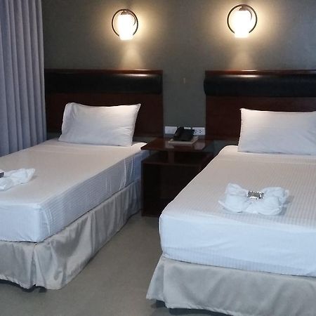 Win Hotel & Casino Talisay  Extérieur photo