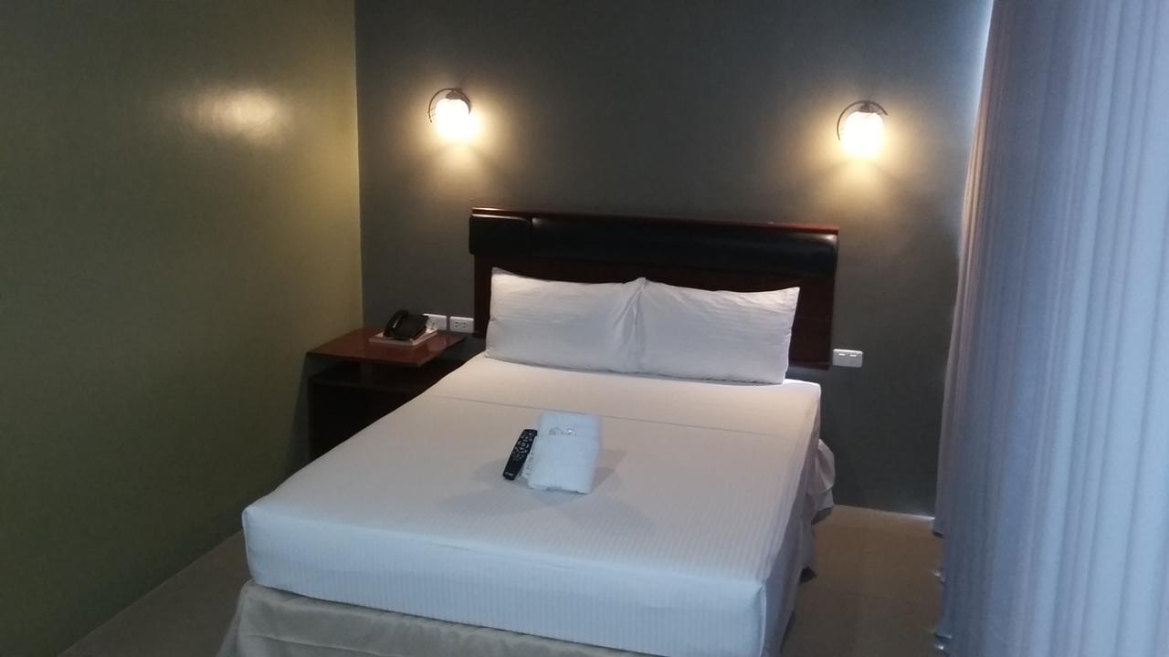 Win Hotel & Casino Talisay  Extérieur photo