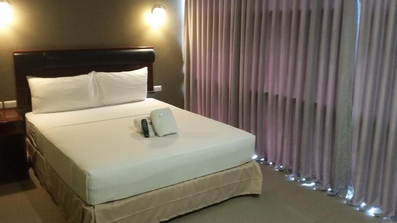 Win Hotel & Casino Talisay  Extérieur photo