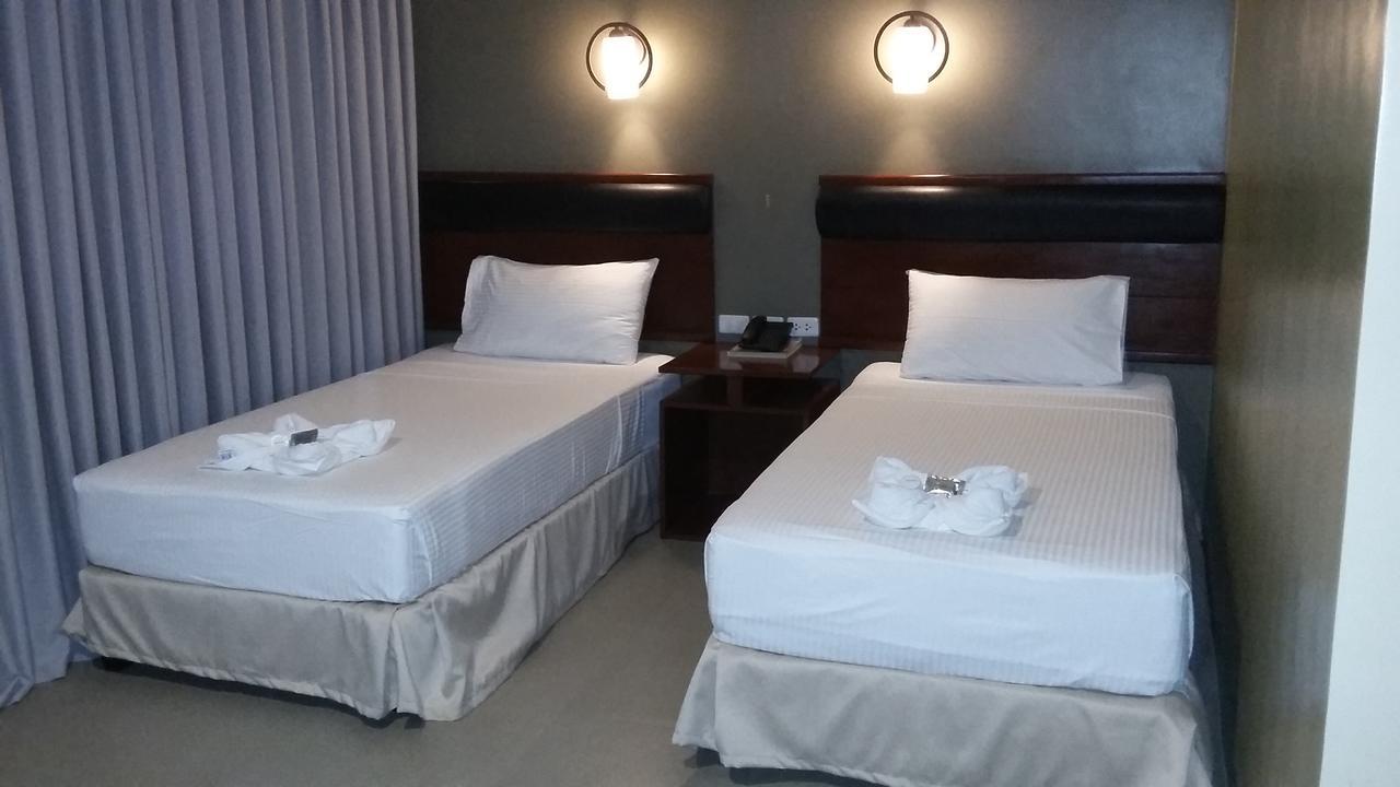 Win Hotel & Casino Talisay  Extérieur photo